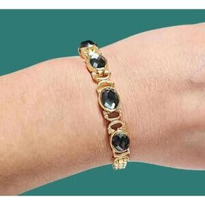 Women’s Gold Tone Bracelet w/ Dark Green Glass Stones – Preowned, Unmarked